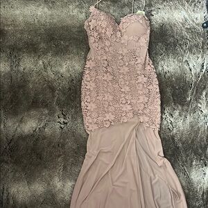 Elegant Lace Evening Gown